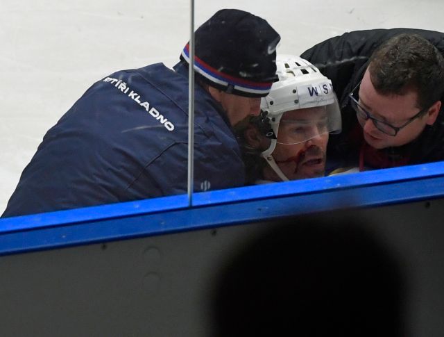 Zraněný Jaromír Jágr v duelu Kladno vs. Havířov | Foto: ČTK