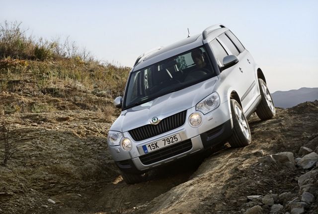 Nezkušený řidič má problémy odhadnout, jaký boční náklon ještě auto dokáže zvládnout | Foto: Škoda-auto