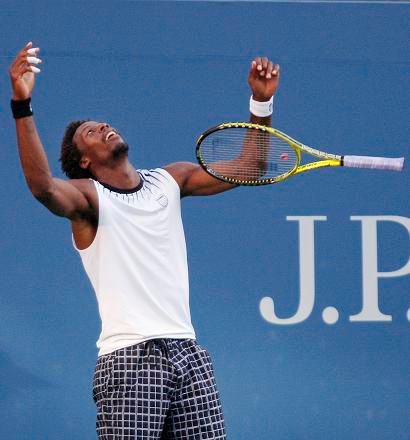 Gael Monfils a jeho gesto zmaru | Foto: Reuters