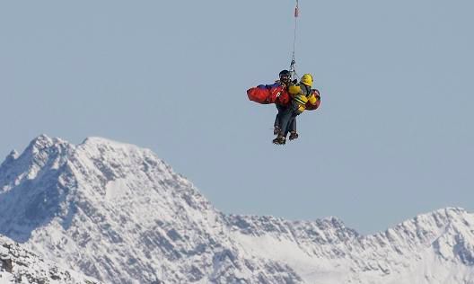 Nicole Hospovou musel odvézt vrtulník | Foto: Reuters