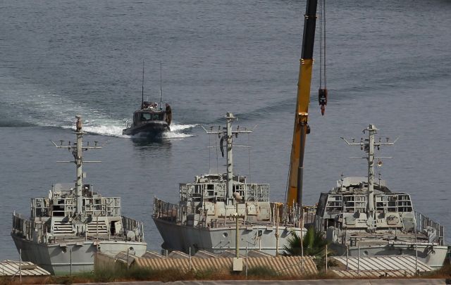 Izraelské lodě v přístavu Ašdod. Tam zřejmě skončí plavidlo Rachel Corrie. | Foto: Reuters