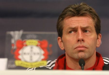 Trenér domácích Michael Skibbe po utkání Sparty s Leverkusenem v základni skupině Poháru UEFA. | Foto: Ondřej Besperát