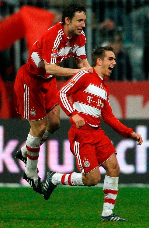 Ale vzápětí vyrovnal Phillip Lahm a situace se začala obracet. | Foto: Sport