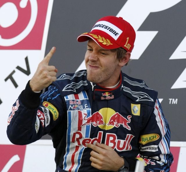 Sebastian Vettel slavil v Suzuce triumf. | Foto: Reuters