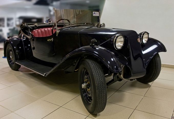 Tatra T57: 1931 - 1948, vyrobeno 22000 kusů, jeden z neojblíbenějších tatrováckých vozů s nezvyklou spolehlivostí, nenáročnou obsluhou i údržbou a nízkými provozními náklady - řada modifikací T57 se vyráběla licenčně v mnoha částech světa. | Foto: Tatra