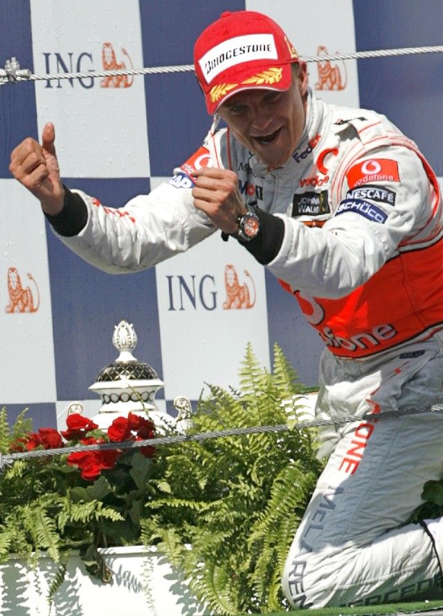 Heikki Kovalainen slaví svůj nečekaný triumf ve Velké ceně Maďarska. | Foto: Reuters