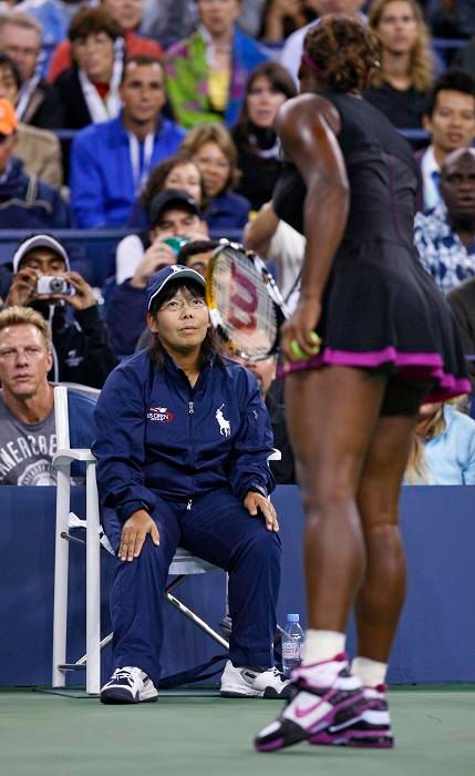 Serena Williamsová spílá rozhodčím v nervózním závěru semifinále US Open | Foto: Sport