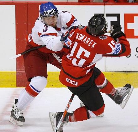 Konstantin Komarek a Radko Gudas na MS juniorů 2009 | Foto: Sport