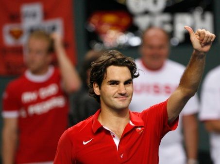 Švýcary táhne zpět do světové skupiny fenomenální Roger Federer. | Foto: Reuters