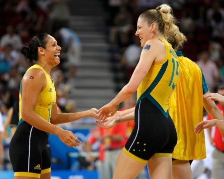 Basketbalisty Austrálie mají důvod k radosti, s přehledem postoupily do bojů o medaile. | Foto: Reuters