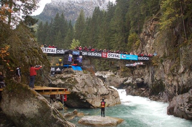 Kaňon říčky Ötztaler Ache v tyrolských Alpách přilákal spoustu milovníků adrenalinu a divoké vody. | Foto: Tomáš Mähring, www.h2omaniaks.com