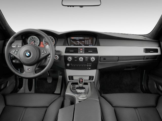 V interiéru řidiče nic nerozptyluje | Foto: BMW