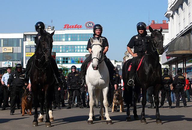 Policisté však nedovolili, aby se oba setkali. | Foto: Tomáš Netočný