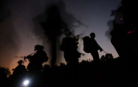 Izraelští výsadkáři na území Libanonu. | Foto: Reuters