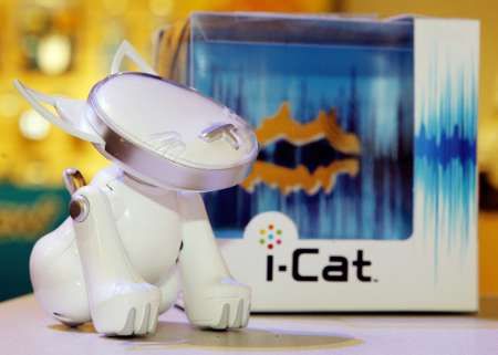 Elektronická kočička I-Cat od firmy hasbro se umí hýbat do ryxtmu a zpívat písničky, které se do ní dají uložit ve formátu MP3 | Foto: Reuters