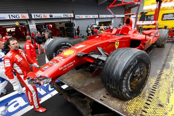 Nabourané Ferrari Kimiho Räikkönena po Velké ceně Belgie. | Foto: Reuters