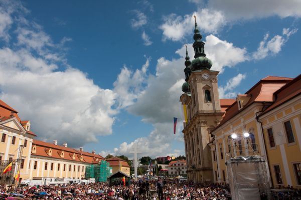 I letos na starodávný Velehrad připutovaly desetitisíce lidí všeho věku. | Foto: Filip Fojtík