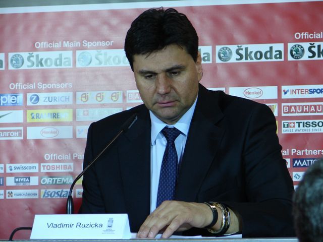 Vladimír Růžička na tiskové konferenci po zápase se Slovenskem. | Foto: Reuters, Michael Mareš