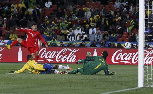 Rovněž Korejci se v samém závěru dočkali čestného úspěchu, ale k brance Či Jun-nama už Korejci další nepřidali. | Foto: Reuters