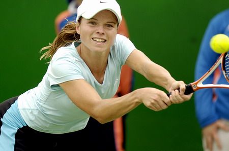 Sandra Záhlavová skončila na Australina Open už v prvním kole, když prohrála s Němkou Annou-Lenou Groenefeldovou. | Foto: Reuters