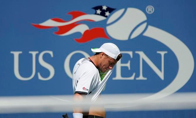 Končí naopak Lleyton Hewitt, který nestačil na světovou jedničku Rogera Federera. | Foto: Reuters