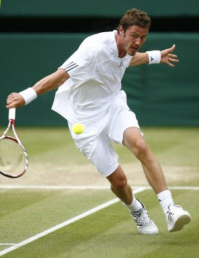 Marat Safin bojoval marně. Proti skvěle hrajícímu Federerovi neměl šanci. | Foto: Reuters