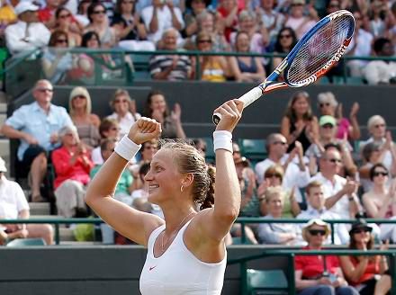 Petra Kvitová děkuje fanouškům za podporu | Foto: Sport