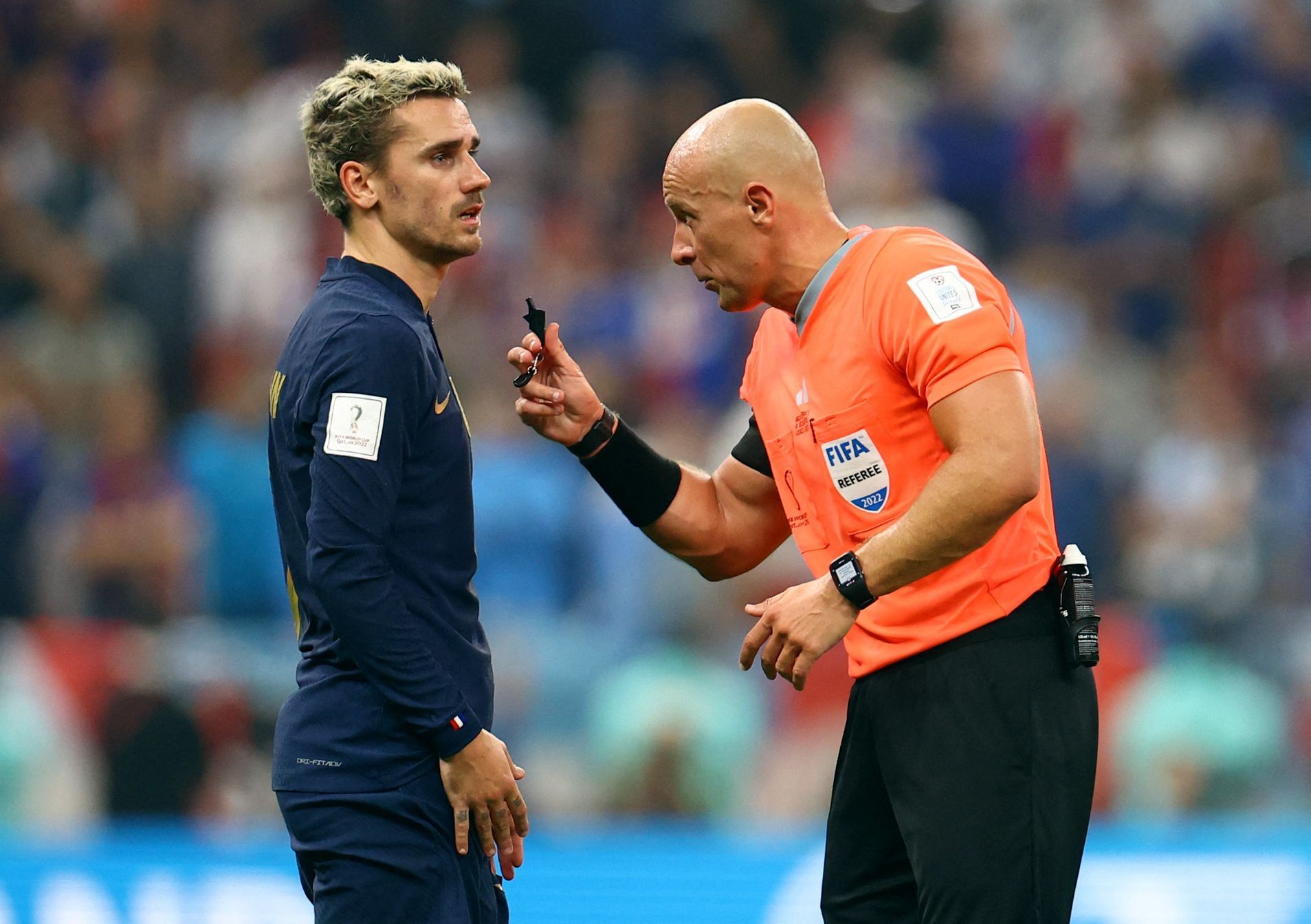 Les Français veulent une rediffusion de la finale, mais vous ont-ils montré cette photo ?  l’arbitre s’est défendu