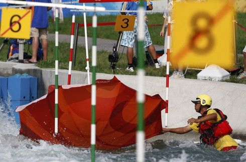 V pekingském kanálu Šun-i se občas zvedal i nepříjemný vítr | Foto: Reuters