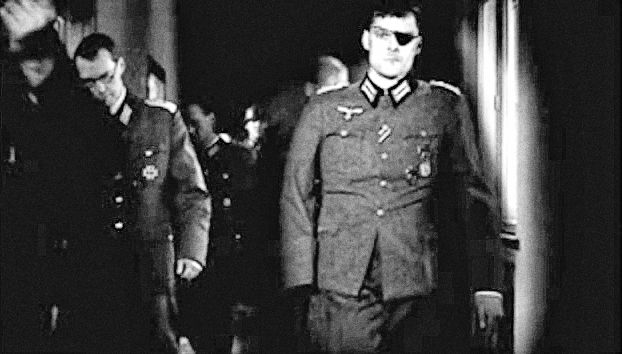 "Ať žije posvěcené Německo," zvolal údajně hrabě Stauffenberg těsně před smrtí (foto z filmové rekonstrukce událostí). | Foto: Youtube.com