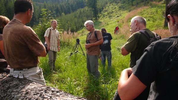 Před vypuštěním se ujal slova šéf projektu a ornitolog Petr Orel. | Foto: Ondřej Netočný