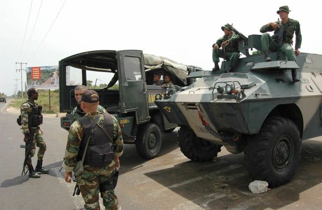 Venezuelské jednotky hlídkují na hranici s Kolumbií | Foto: Reuters