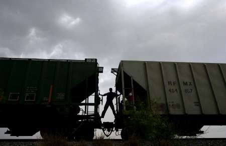 Ve Spojených státech žije kolem 12 milionů ilegálních přistěhovalců. | Foto: Reuters