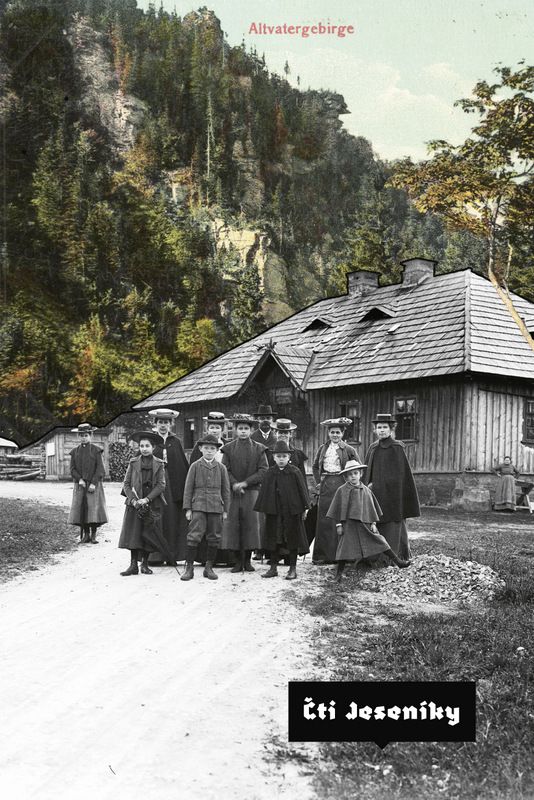 Část přebalu knihy kombinuje dominantní skalní útvary s hlavou Mefista v Divokém dole společně s původním hostincem na Červenohorském sedle. | Foto: cti-jeseniky.cz