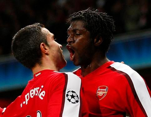 Arsenal a radost kanonýrů Adebayora a van Persieho | Foto: Reuters