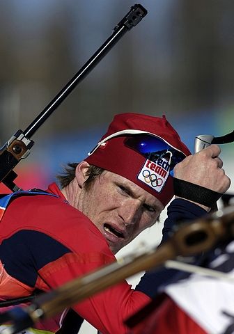 Český reprezentant Michal Šlesinger v cíli olympijského závodu biatlonistů na 20 kilometrů. | Foto: ČTK