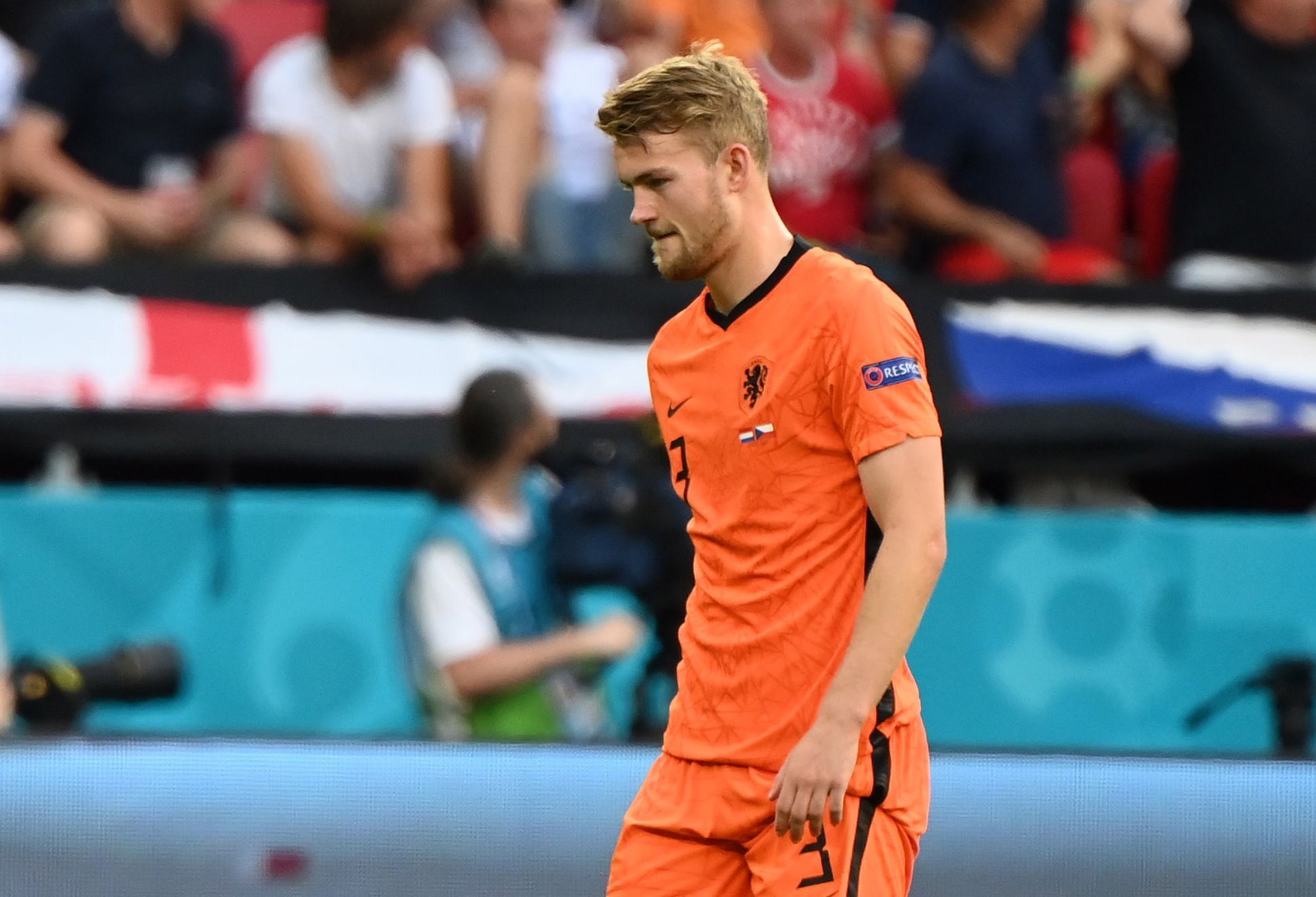 Overwhelmed, De Ligt took the blame.  Neville was thrilled by the Czechs: They pounded and pounded on the opponent