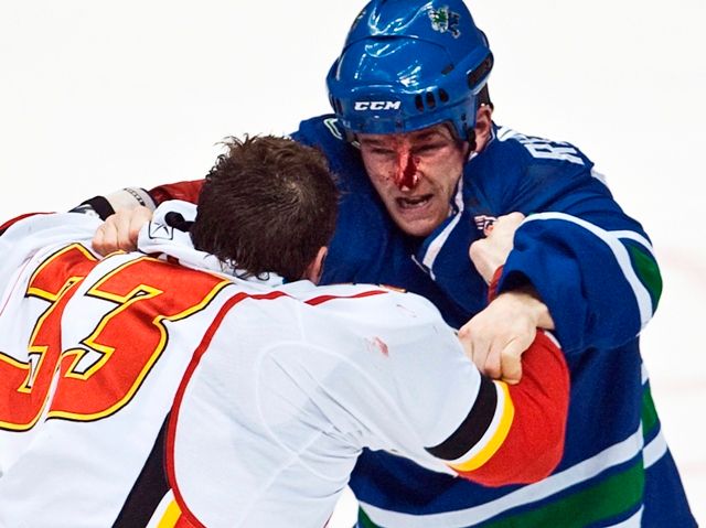 Brandon Prust vs Rick Rypien. | Foto: Reuters