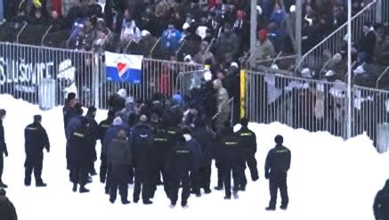 Pořadatelé nezvládli bytku fanoušků Baníku a Brna | Foto: Lenka Smyčková