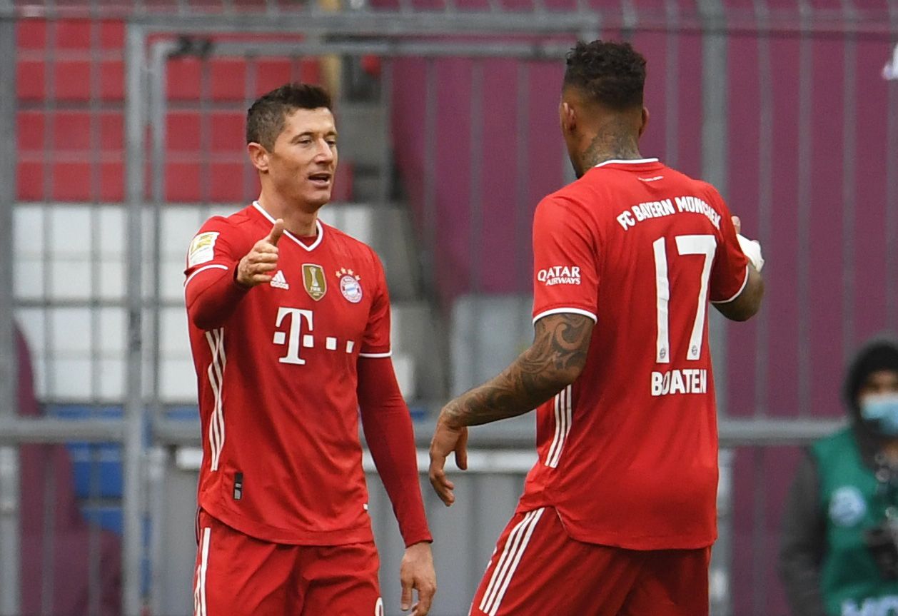 Die Bayern spielten in der 12. Minute zehn, wobei Lewandowski noch einen Hattrick für Stuttgart erzielte.
