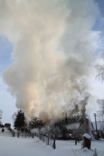 Na místo vyjeli profesionální hasiči z Rychnova nad Kněžnou, dále jednotky sborů dobrovolných hasičů z Albrechtic nad Orlicí, Častolovic, Třebechovic pod Orebem, Borohrádku a Týniště nad Orlicí. | Foto: HZS Královehradeckého kraje