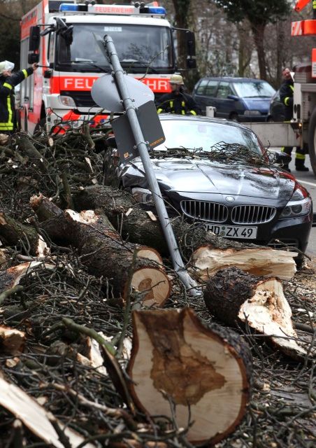 Na letišti ve Frankfurtu nad Mohanem bylo v neděli zrušeno 250 letů, v pondělí zatím 15 letů. | Foto: Reuters