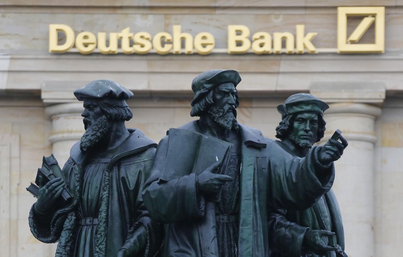 Die Deutsche Bank gibt kein Bargeld am Schalter aus.  Kunden sind daran gewöhnt, sagen sie