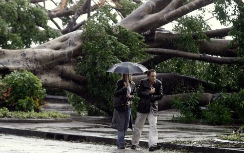 Kanárské ostrovy - Tenerife. Den po tropické bouři Delta. | Foto: Reuters