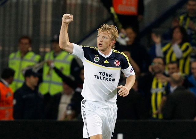 Dirk Kuijt se raduje ze vstřeleného gólu Fenerbahce Istanbul | Foto: Reuters