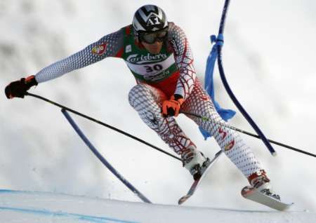 Rakušan Michael Walchhofer narazil při svém sjezdu na MS v Aare do branky a přišel tak o všechny šance na titul. | Foto: Reuters