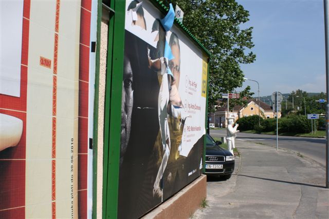 Slováci ještě ani nevolili a už některé bilboardy mizí jako tento KDH v Trenčíně | Foto: Tomáš Fránek