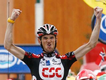 Frank Schleck se raduje z vítězství v 15. etapě Tour de France. | Foto: Reuters