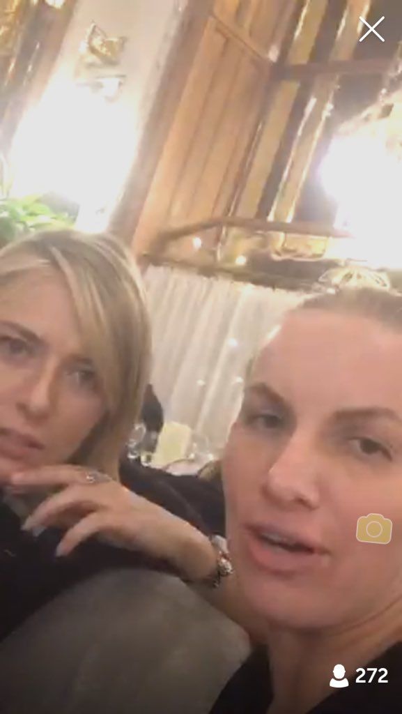 Maria Šarapovová a Světlana Kuzněcovová na sociální síti Periscope po finále Fed Cupu. | Foto: Twitter