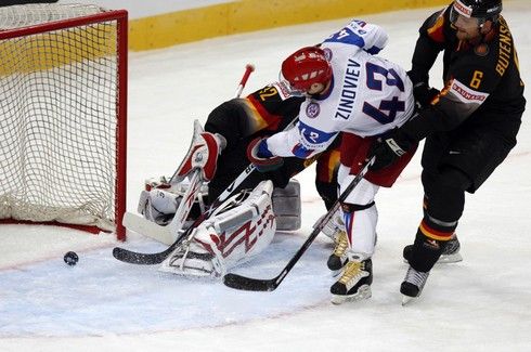 Sergej Zinovjev střílí třetí branku do německé sítě | Foto: Sport